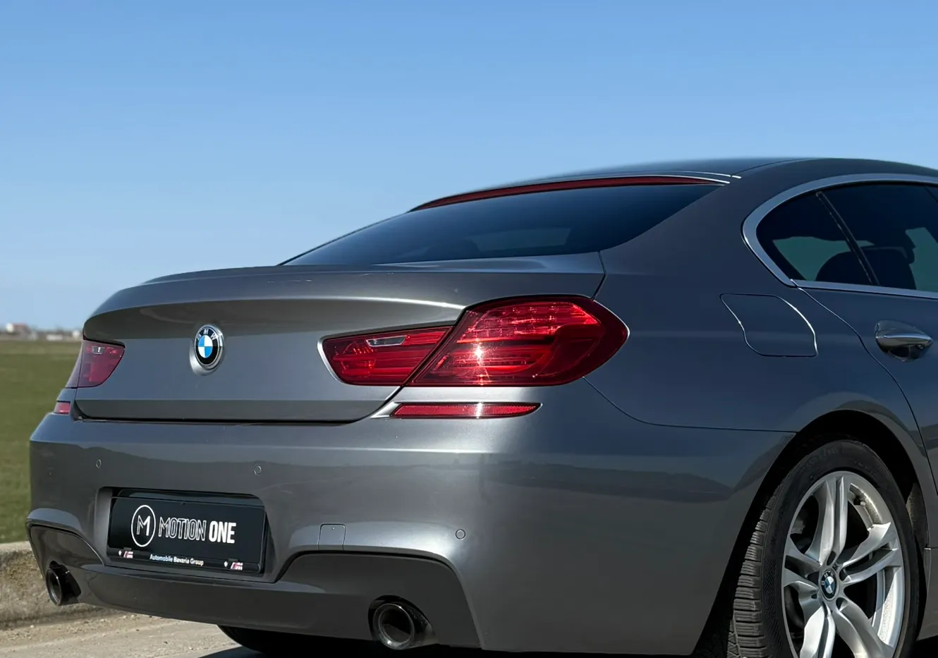 BMW Seria 6 Gran Coupé gri, spate trei sferturi, a doua cadraj