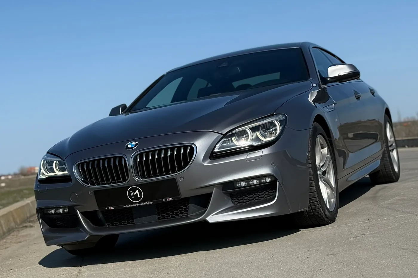 BMW Seria 6 Gran Coupé gri, față trei sferturi, cadraj strâns