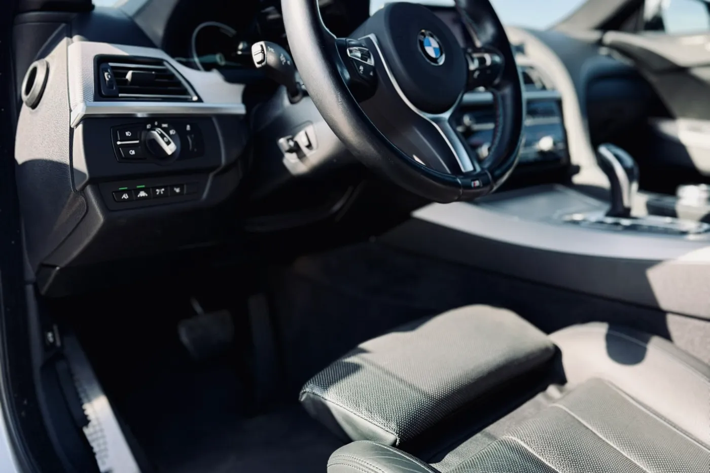 Scaun șofer, ușă deschisă, BMW Seria 6 Gran Coupé gri